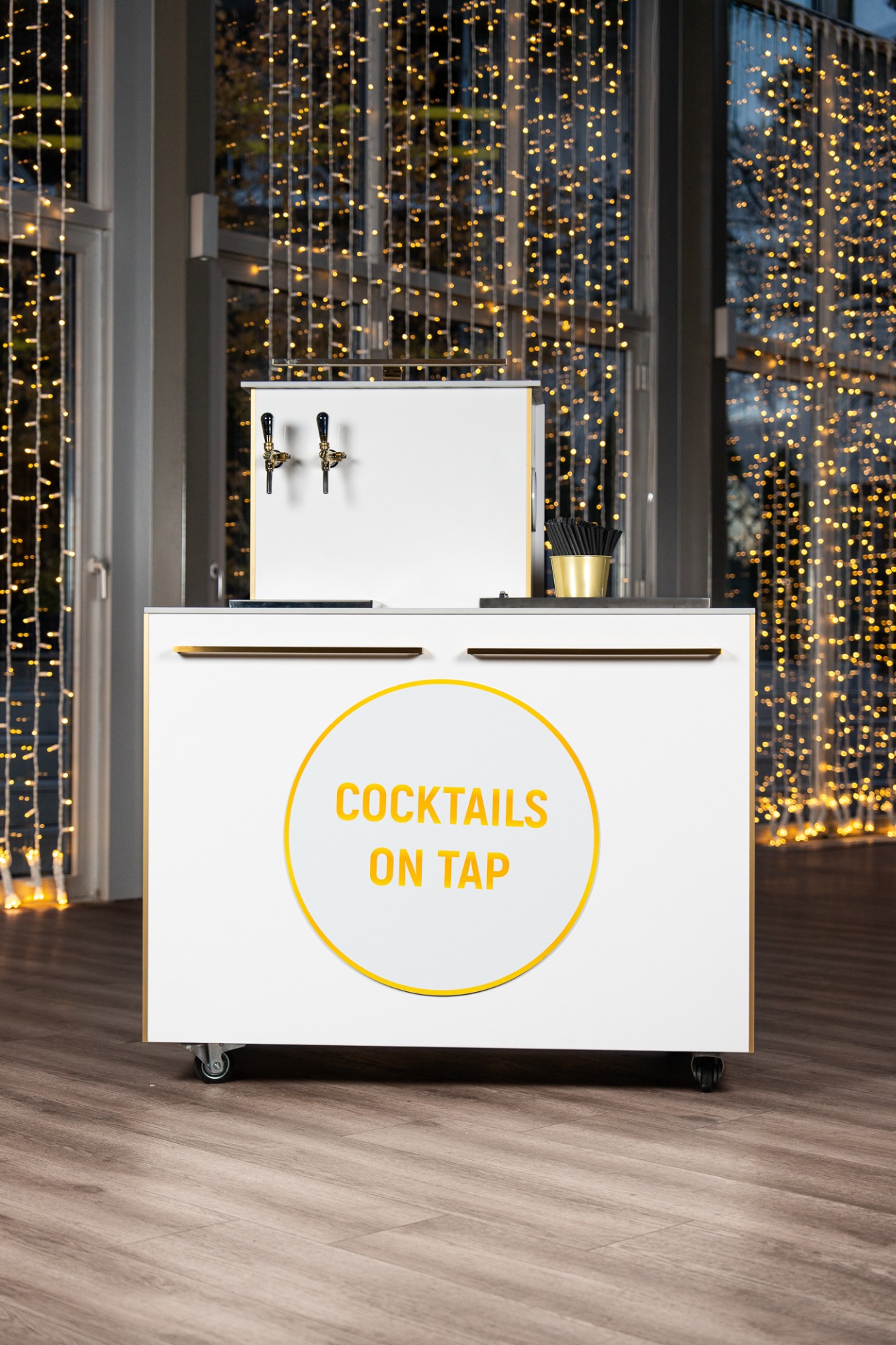 6 - COCKTAILS ON TAP
