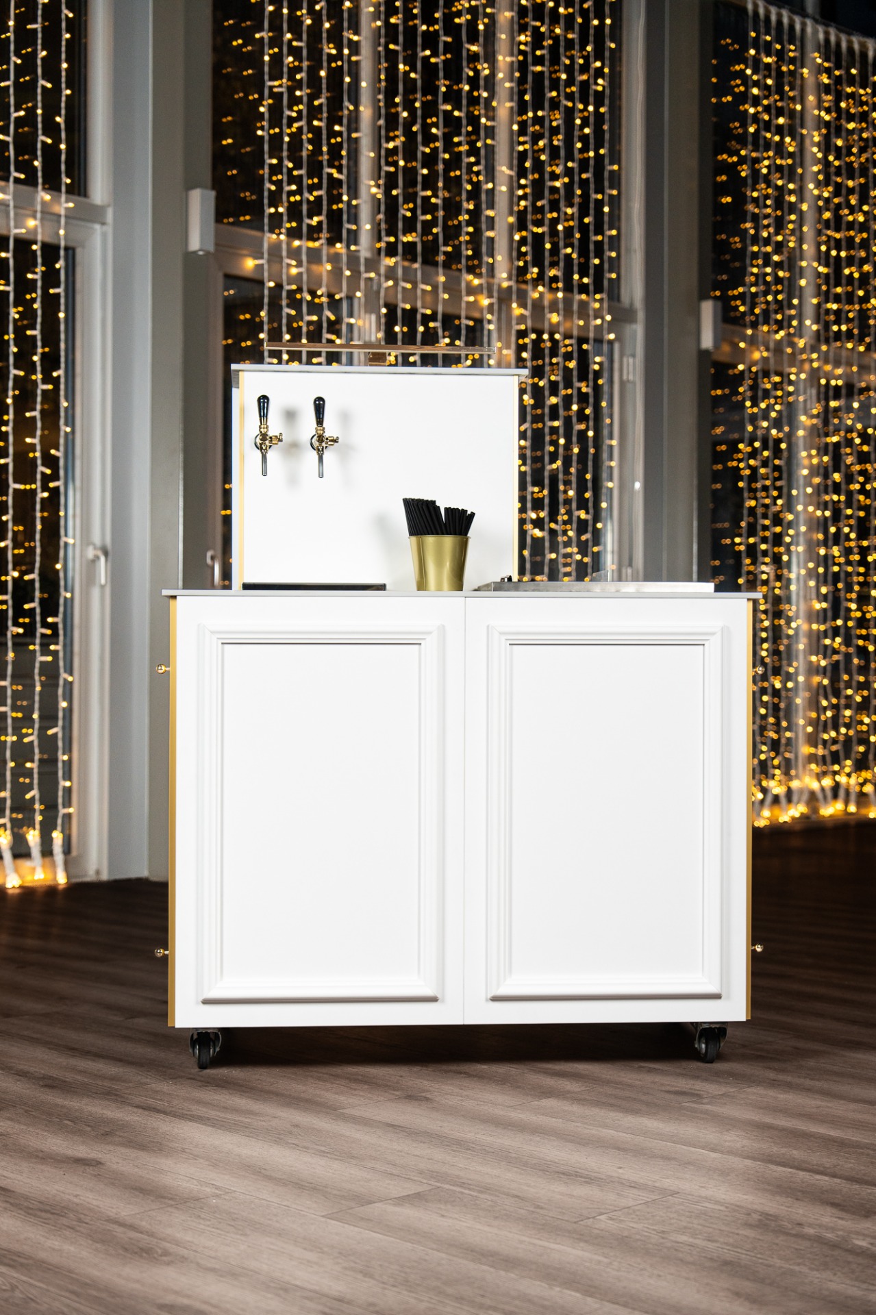 10 - GREAT WHITE LIVING