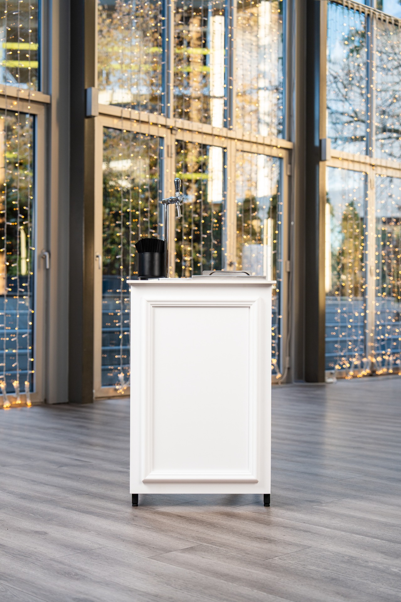 21 - LITTLE WHITE LIVING