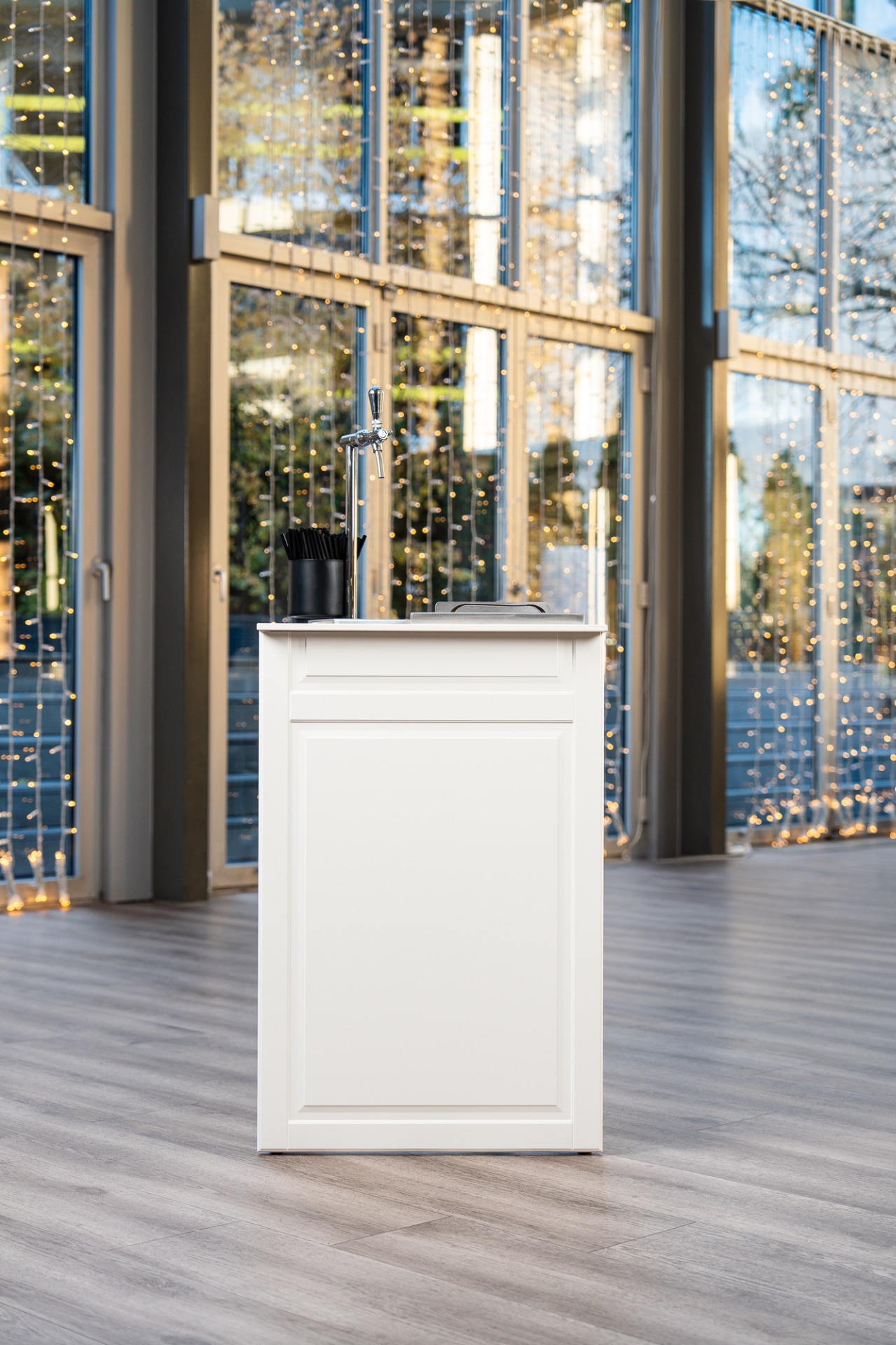 22 - LITTLE WHITE HOME